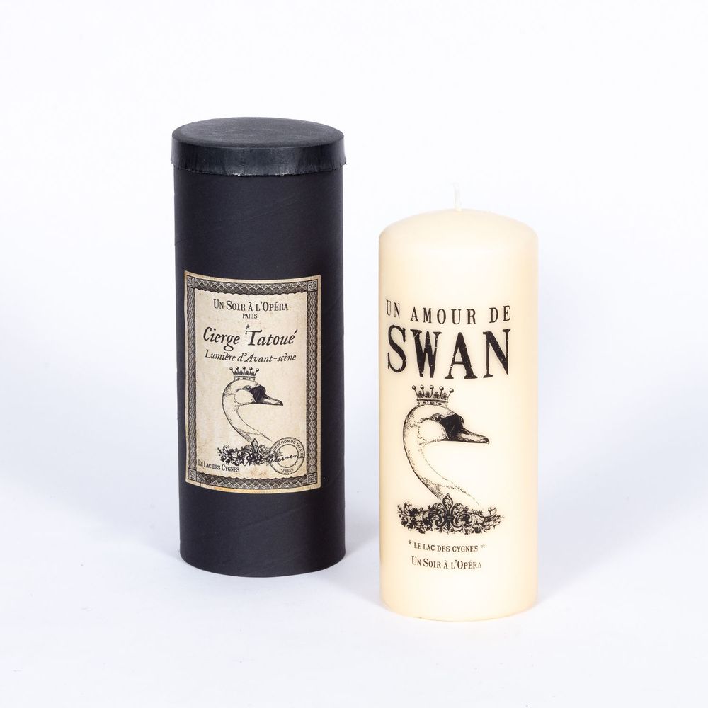Objets de décoration - LE LAC DES CYGNES - UN AMOUR DE SWAN - BOUGIE TATOUÉE - UN SOIR A L'OPERA
