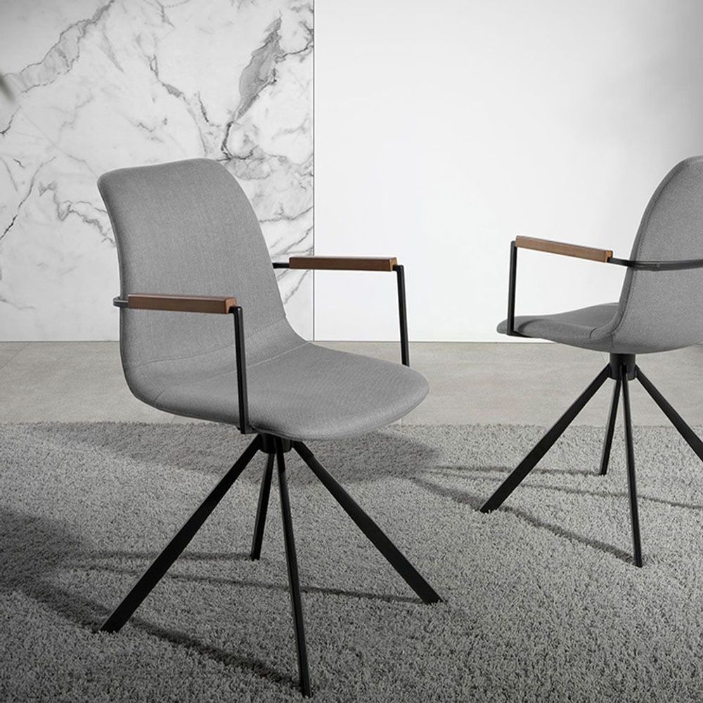 Chaises - Fauteuil pivotant en tissu et pieds en acier noir - ANGEL CERDÁ