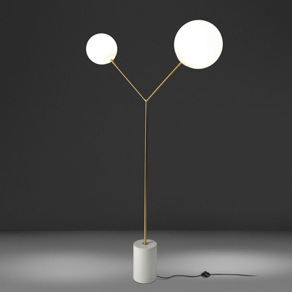 Lampadaires - Lampadaire en marbre blanc, acier doré et verre blanc - ANGEL CERDÁ