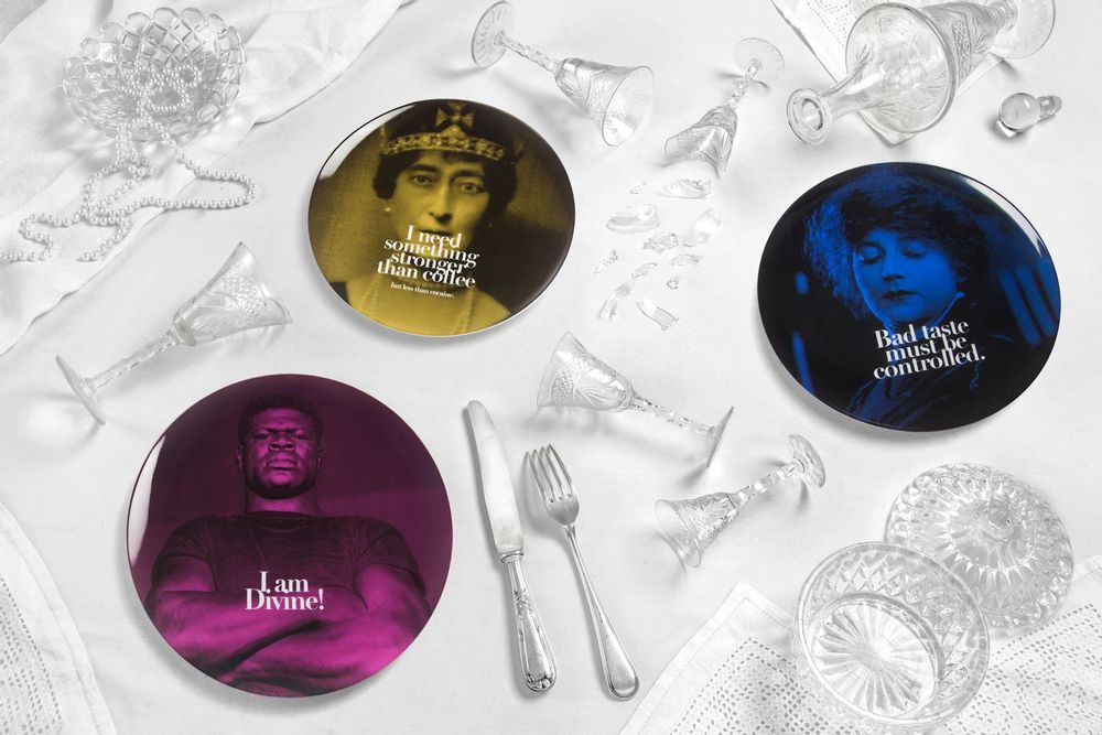 Decorative objects - Porcelain Plate “I am Divine!” - LOOL