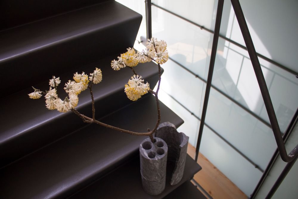 Unique pieces - ERRANTI | abbraccio |  vase - PIETRE TROVANTI