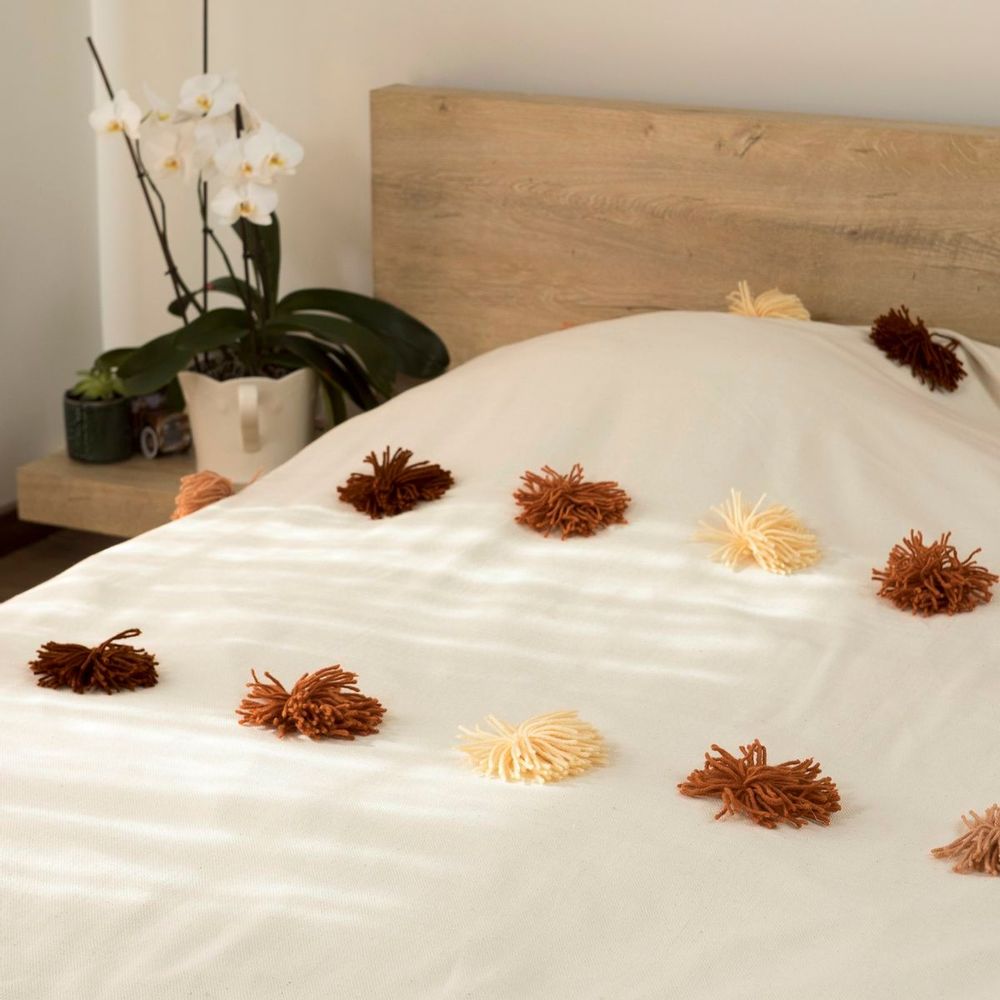 Throw blankets - THROW BLANKET LULU COTTON WITH CHUNKY POMPOM 160X220cm - LALAY
