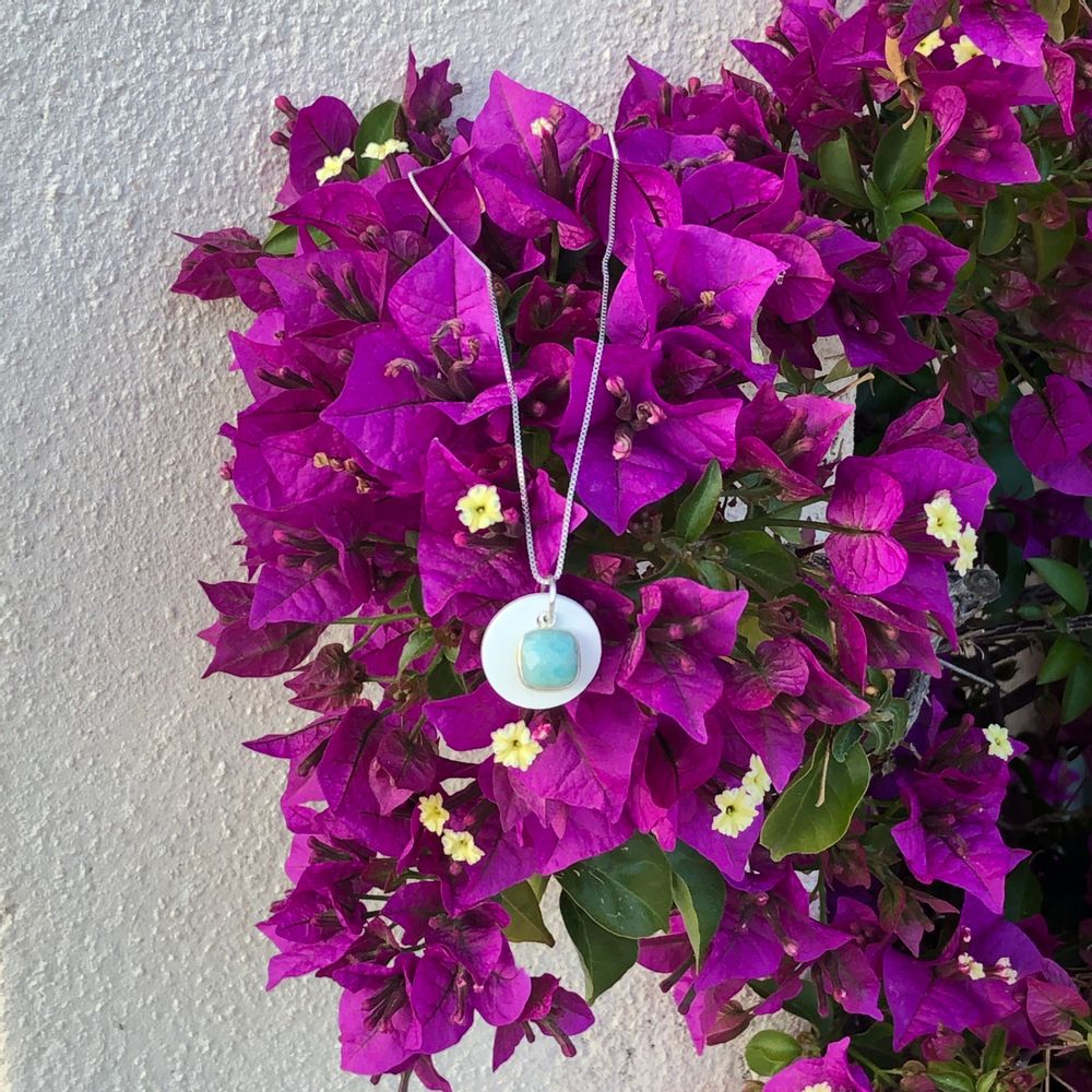 Cosmétiques - Collier olfactif "Palais Royal" en pierre naturelle facettée et céramique de Limoges à parfumer - O BY !OSMOTIK