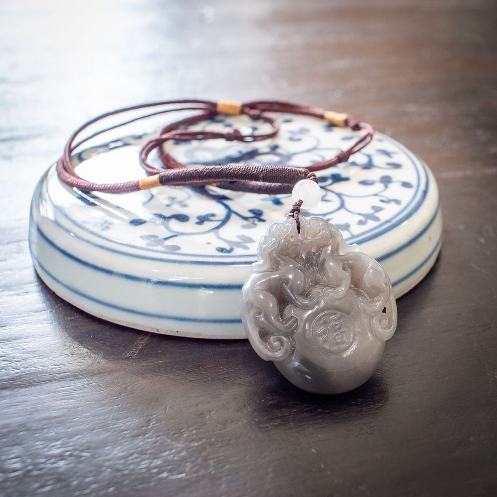 Jewelry - Braided necklace with agate pendant — Love is not a pipe dream - TRESORIENT