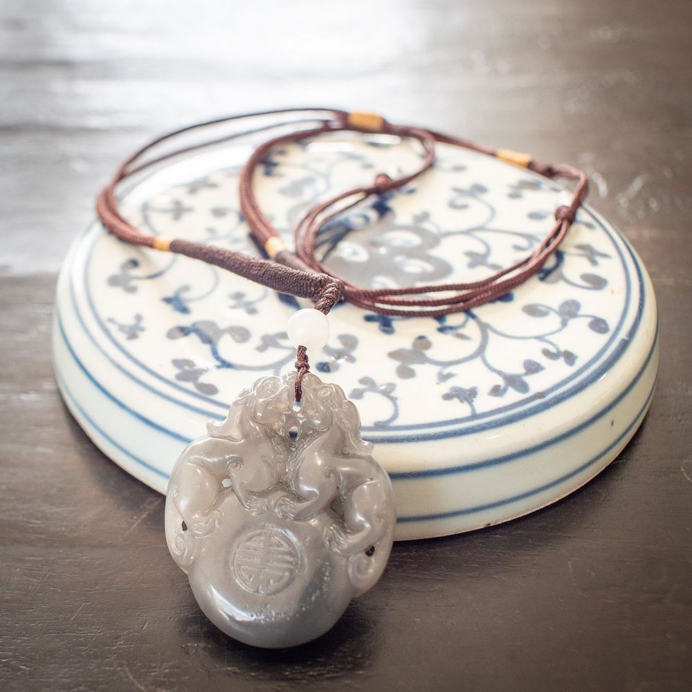 Jewelry - Braided necklace with agate pendant — Love is not a pipe dream - TRESORIENT