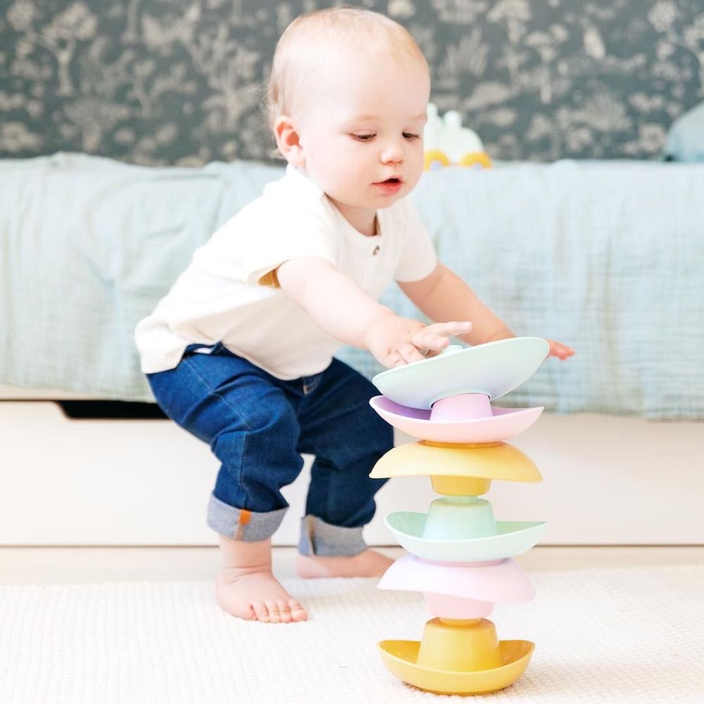 Toys - The acrobat - Stacking cups made in France from recycled plastic - LE JOUET SIMPLE.