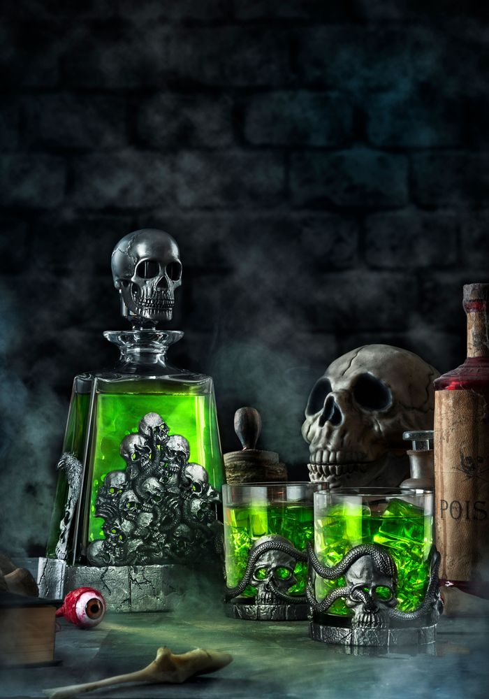 Couverts & ustensiles de cuisine - Carafe à whisky en étain avec tête de mort - A E WILLIAMS (EST 1779) LTD