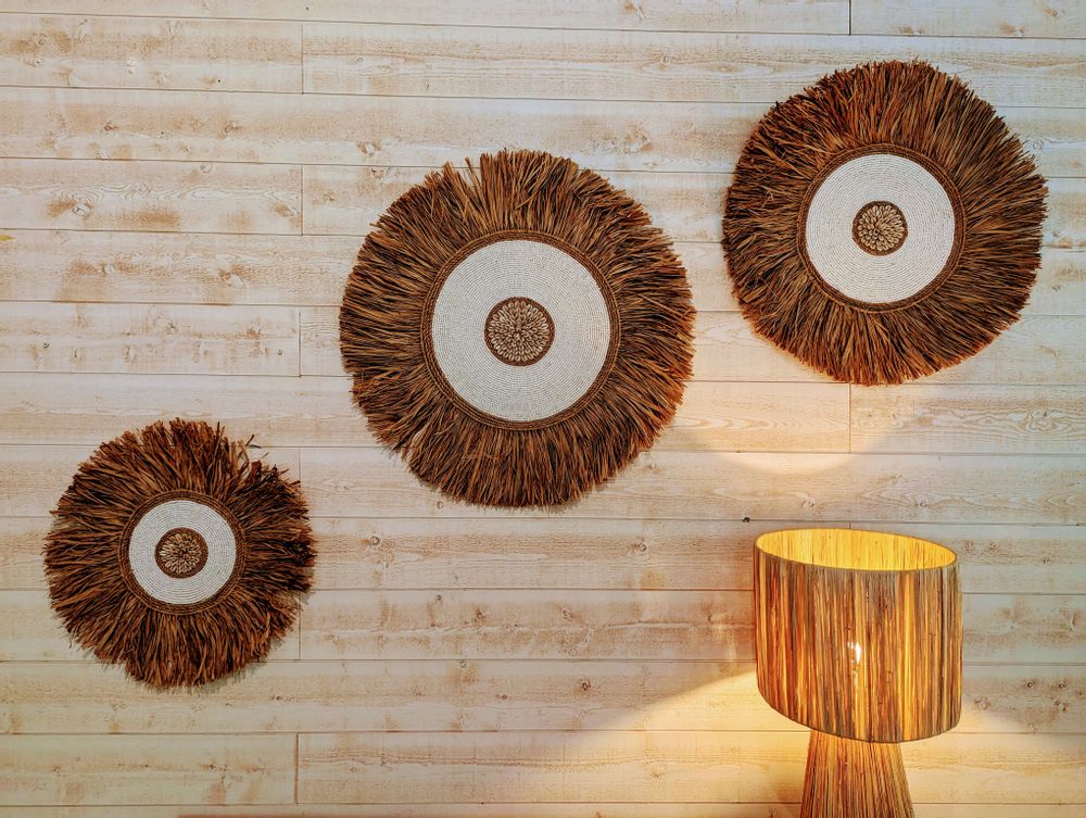 Other wall decoration - Wall decor raffia, white pearls and cowrie shells (Bali) - WDRBC1 - BALINAISA