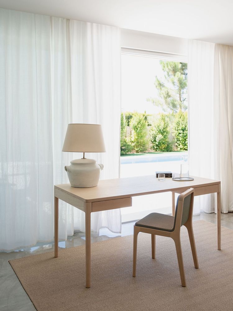 Desks - Minimalist Modern Front Desk in Oak140cm x 70cm - MOR