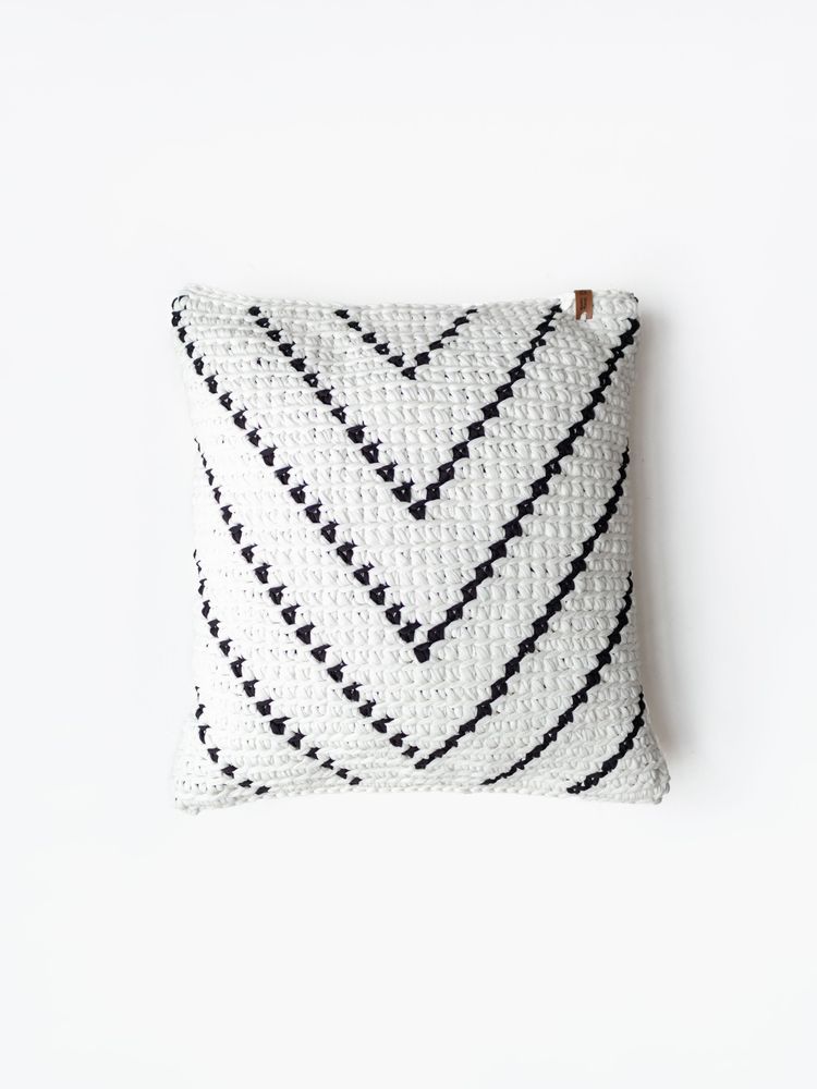 Cushions - Crocheted rectangular cushion - ANZY HOME