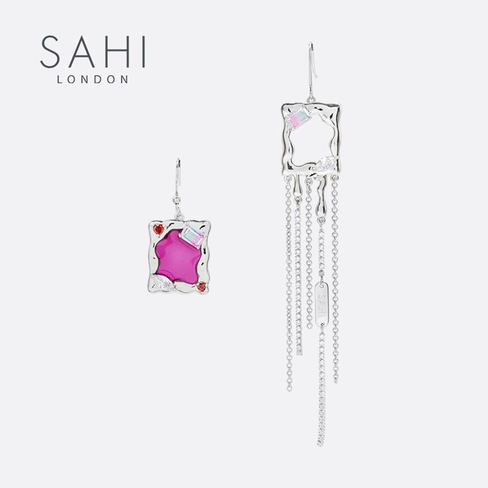 Bijoux - BOUCLES D'OREILLES PENDANTES METAVERSE EN ÉMAIL EN FORME DE CŒUR SAHI - SAHI LONDON