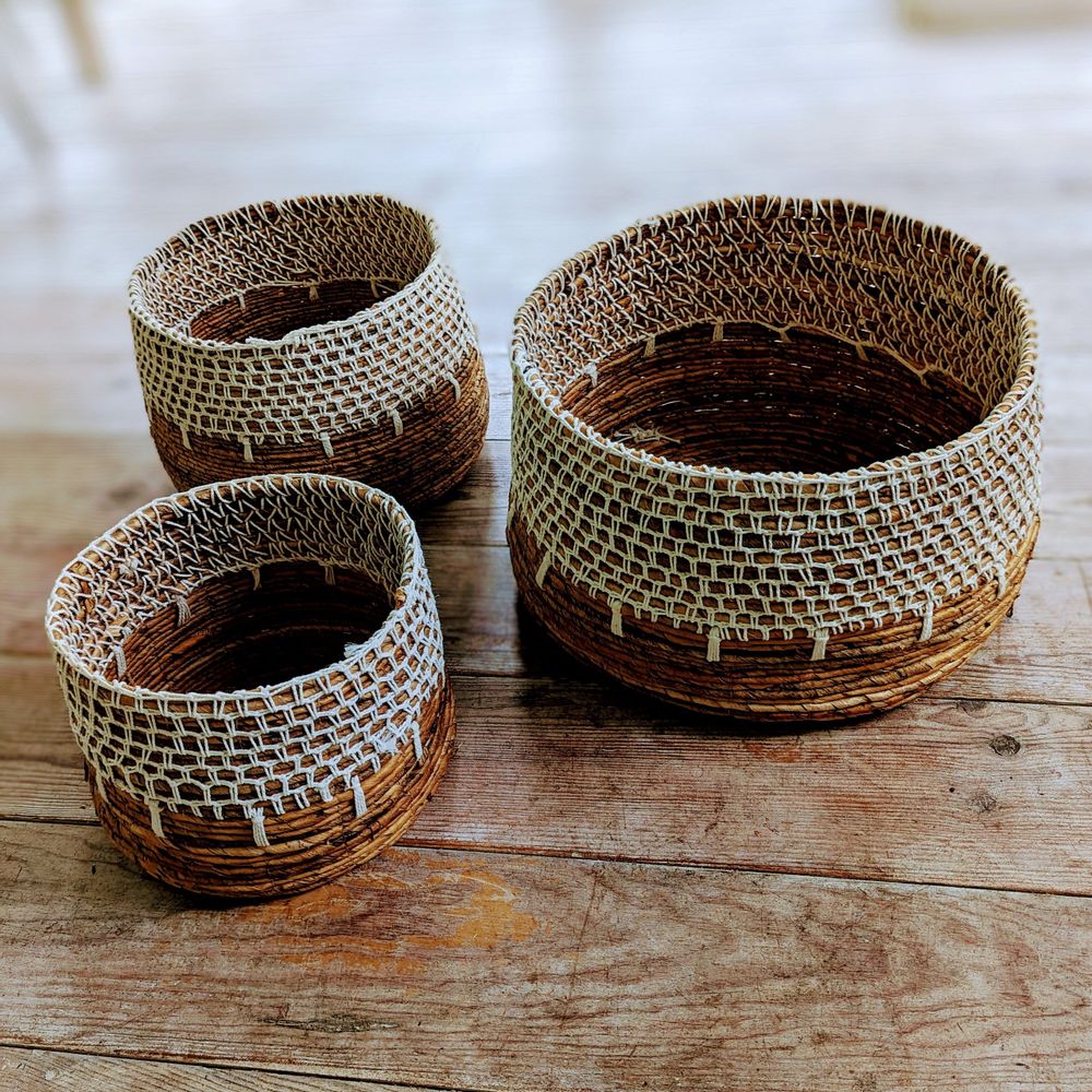 Coffrets et boîtes - Set de 3 paniers à linge en abaca et macramé (Bali) - OPAMS3 - BALINAISA