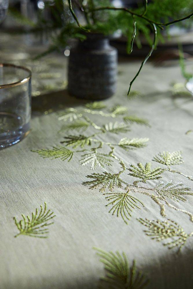 Linge de table textile - Ramage Kaki - Nappe en lin brodée - ALEXANDRE TURPAULT
