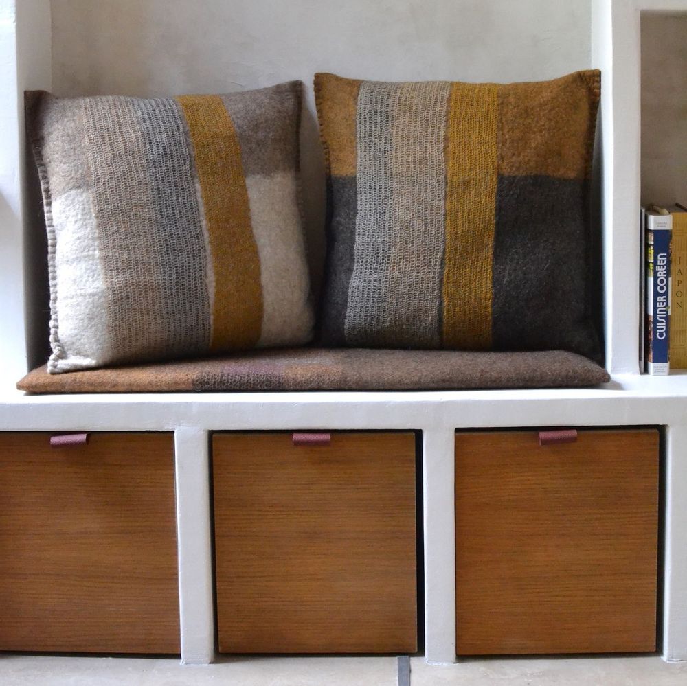 Cushions - Coussins en feutre de laine fait-main - GHISLAINE GARCIN MAILLE&FEUTRE