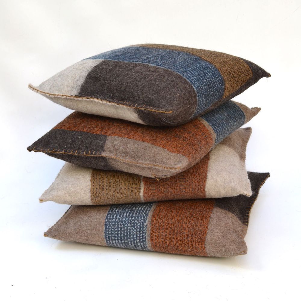 Cushions - Coussins en feutre de laine fait-main - GHISLAINE GARCIN MAILLE&FEUTRE