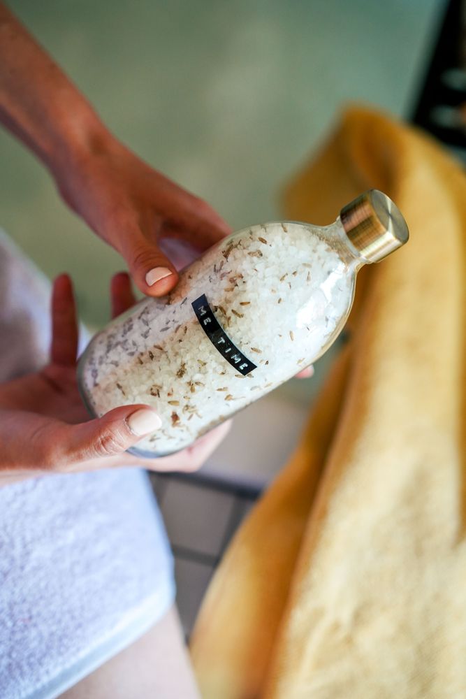 Soaps - Bath salt roses clear glass brass cap 500ml 'Just Relax' - WELLMARK