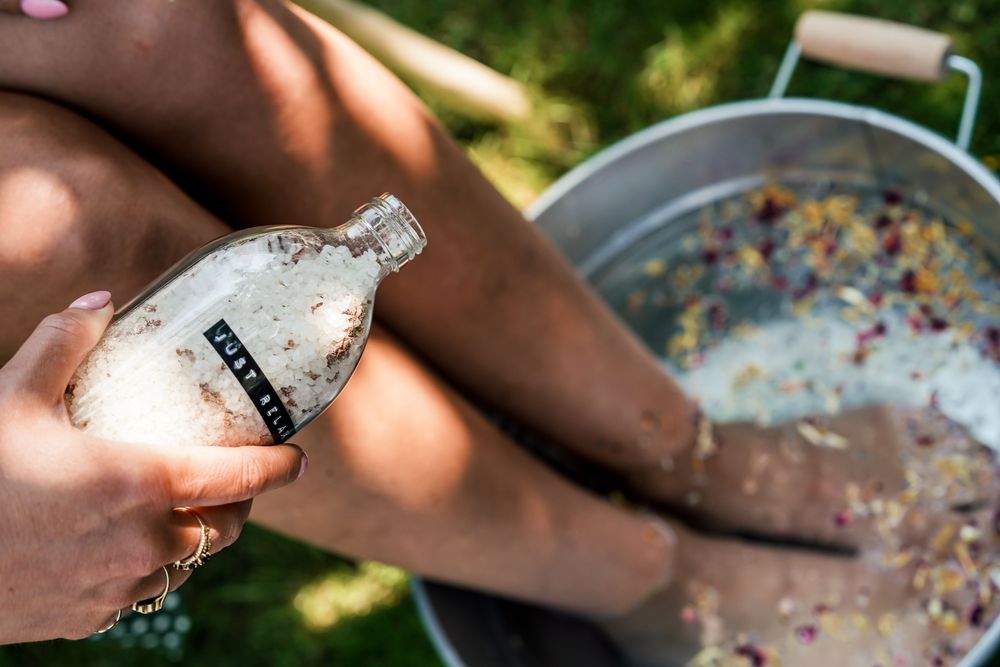 Soaps - Bath salt roses clear glass brass cap 500ml 'Just Relax' - WELLMARK
