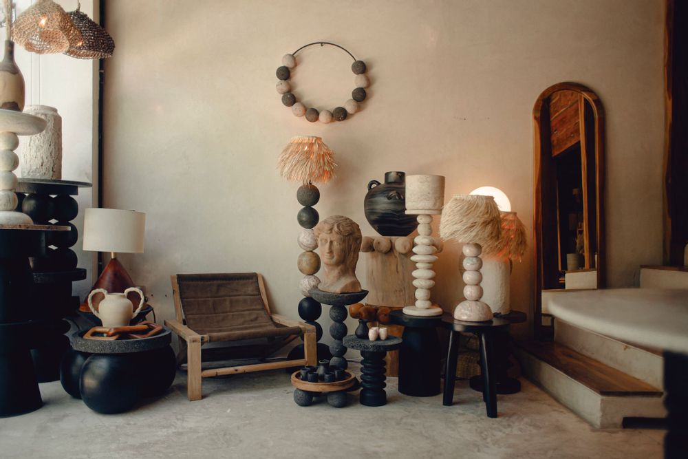 Autres tables - FOS VOLCANIC STONE VISIBLE TOTEM - DANIEL OROZCO ESTUDIO