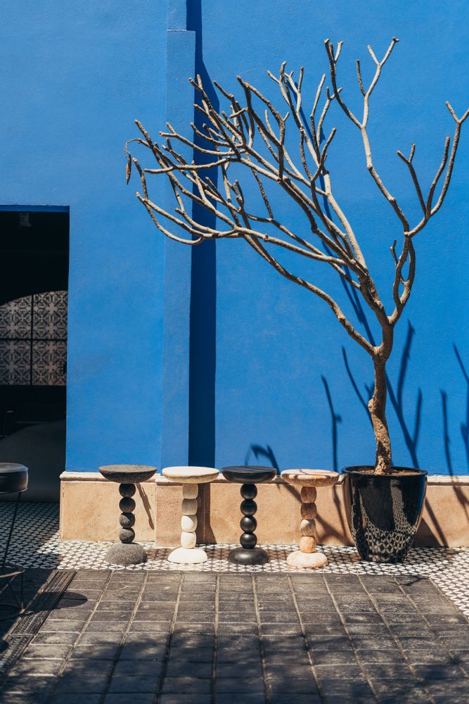 Autres tables - FOS VOLCANIC STONE VISIBLE TOTEM - DANIEL OROZCO ESTUDIO