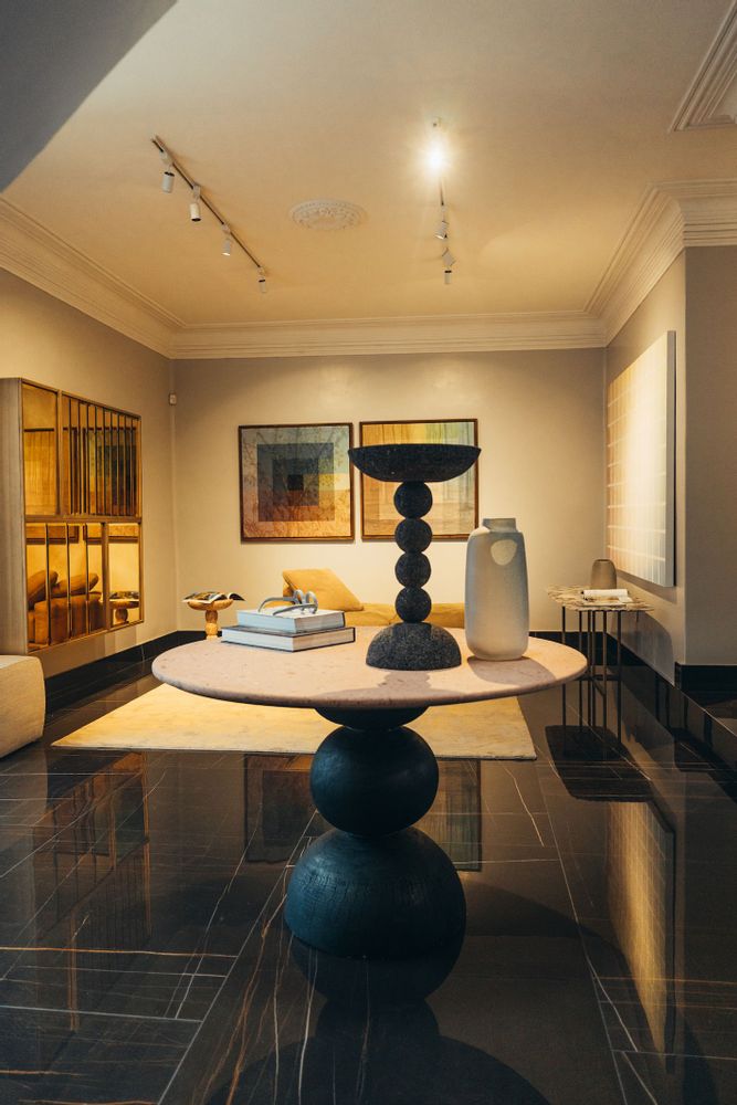 Autres tables - FOS VOLCANIC STONE VISIBLE TOTEM - DANIEL OROZCO ESTUDIO