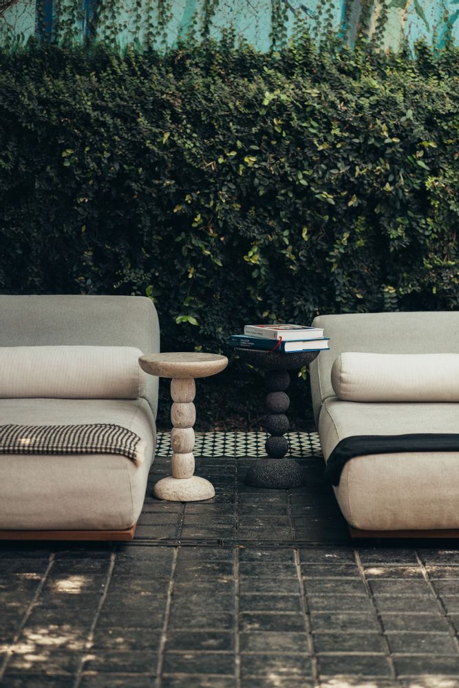Autres tables - FOS VOLCANIC STONE VISIBLE TOTEM - DANIEL OROZCO ESTUDIO