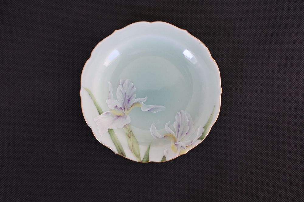 Tea and coffee accessories - Hand painted Japanese celadon round wave shaped small plate with Iris motif - YUKO KIKUCHI