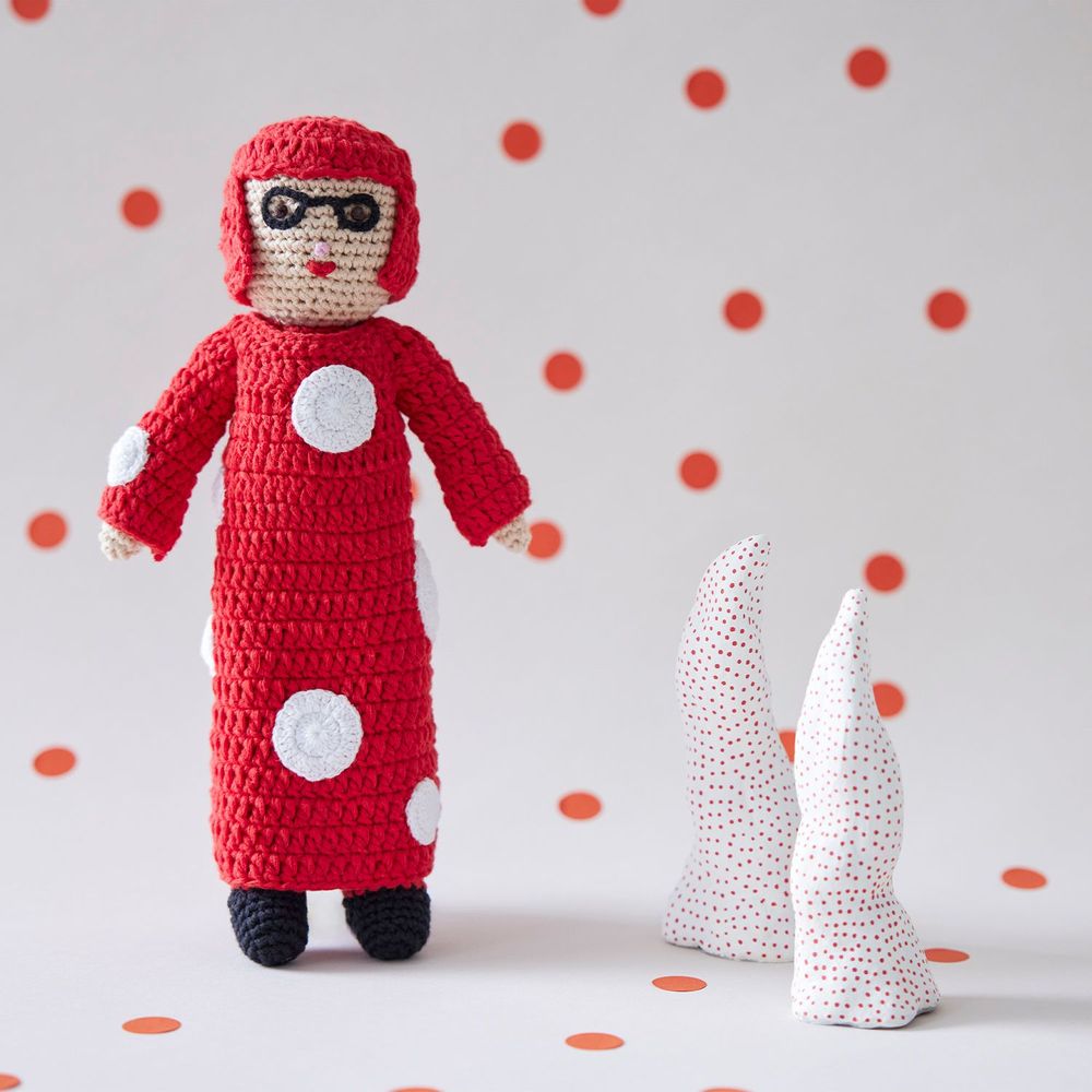 Peluches - Crochet Artist Doll - GLOBAL AFFAIRS