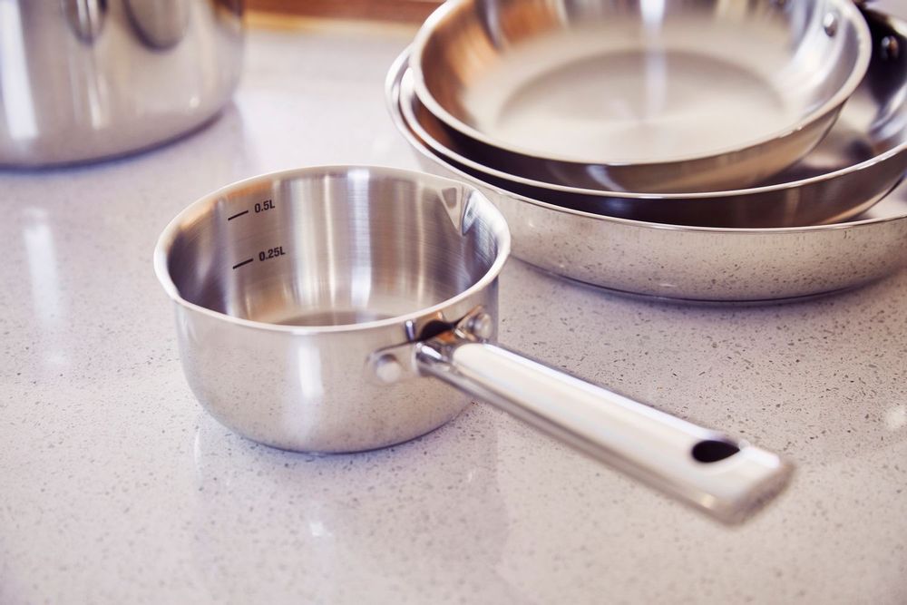 Casseroles - CASSEROLE AVEC 2 BECS VERSEURS CICLA 12 CM - BEKA