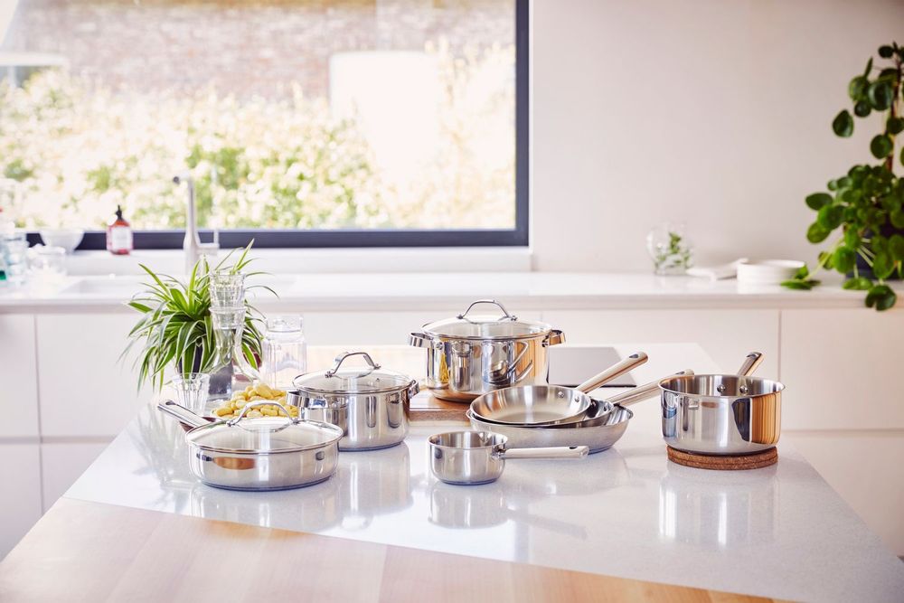 Casseroles - CASSEROLE AVEC 2 BECS VERSEURS CICLA 12 CM - BEKA