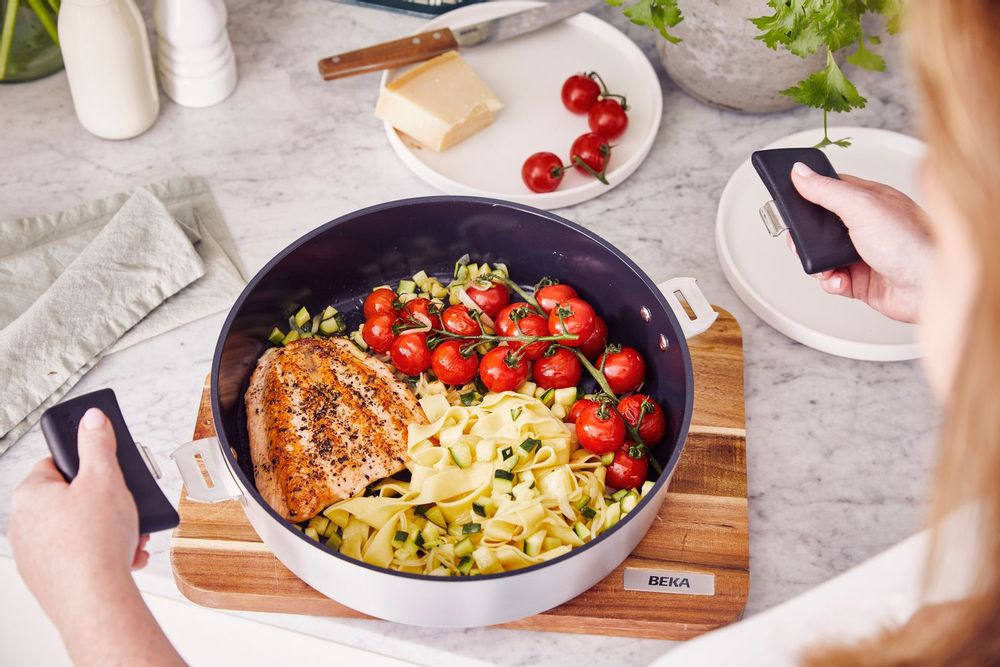 Stew pots - 24 CM EVOLUTION COATED JIGSAW BODY - BEKA