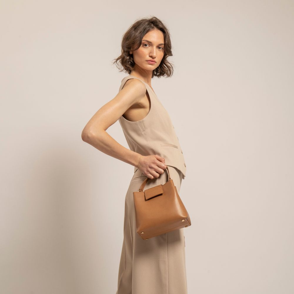 Sacs et cabas - Sac à main Vegan en cuir végétal Camel | forme sceau - CARMEN & SIMONE