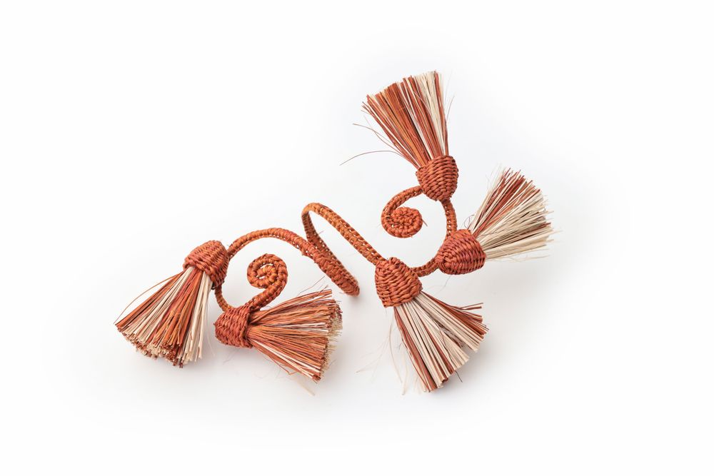 Napkins - Two color spiral napkin holder. - ARTESANIAS DEL ATLÁNTICO