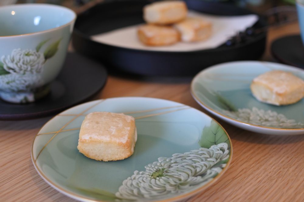 Tea and coffee accessories - Celadon Chrysanthemum, Saucer/Serving plate - YUKO KIKUCHI