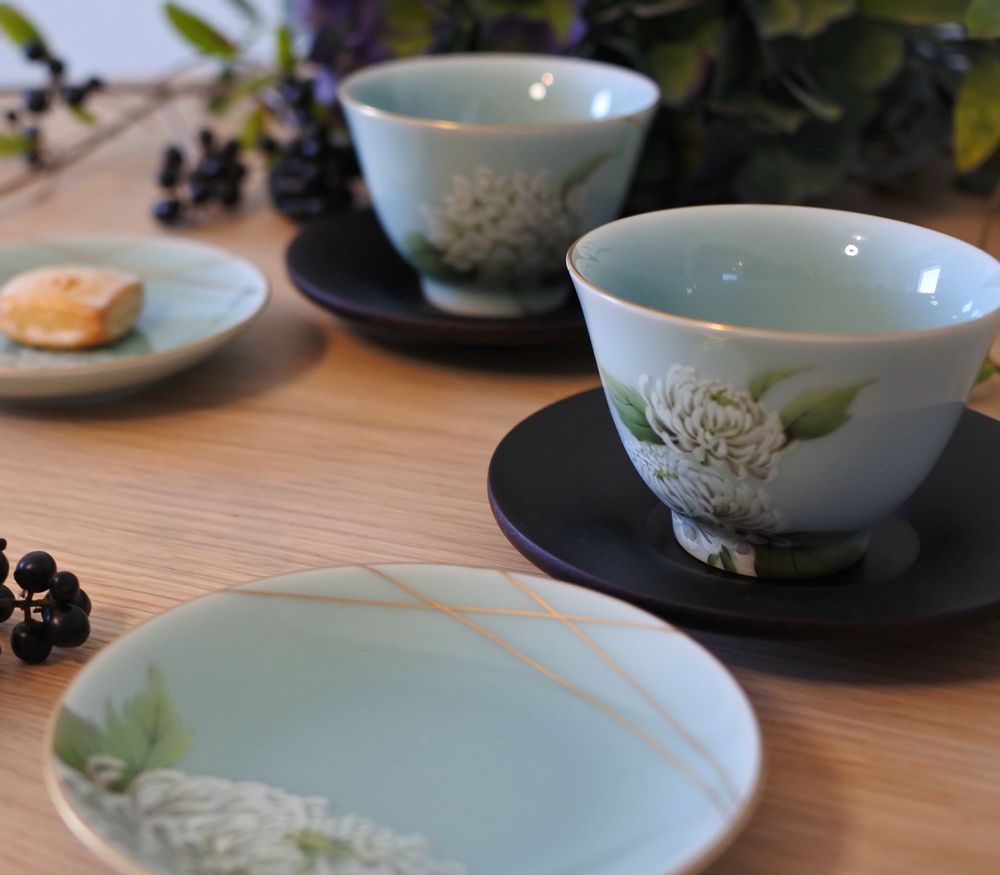 Tea and coffee accessories - Celadon Chrysanthemum, Tea Bowl - YUKO KIKUCHI