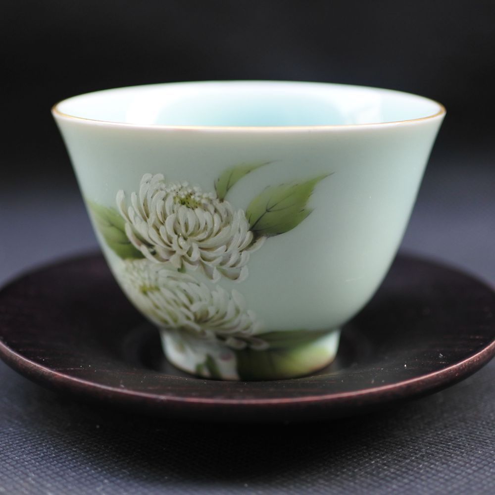 Tea and coffee accessories - Celadon Chrysanthemum, Tea Bowl - YUKO KIKUCHI