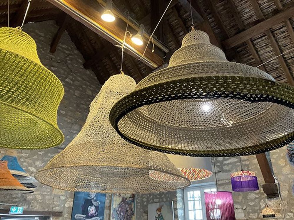 Aménagements pour bureau - Luminaire ARAMIS mélange de chanvre et de coton vert olive et noir Hauteur 60cm Diamètre 90 cm livré avec monture électrique - ADELE VAHN