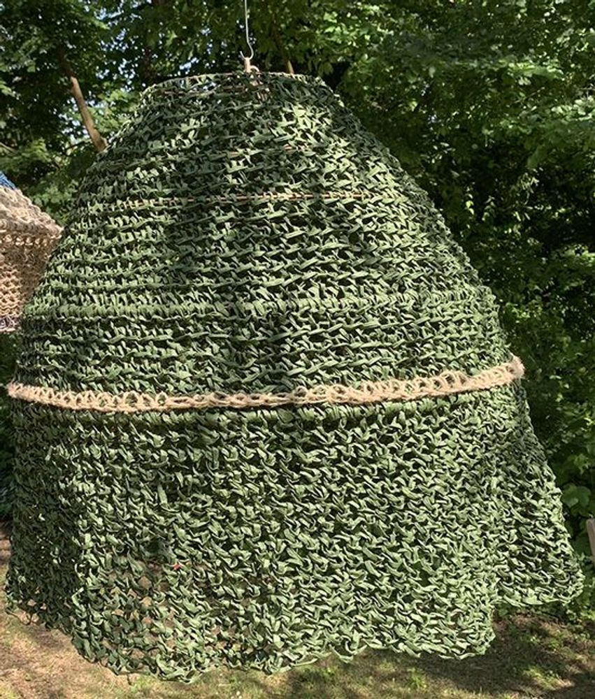 Aménagements pour bureau - Luminaire PIERRINE en raphia vert forêt Hauteur 75 cm Diamètre 70 cm livré avec monture électrique - ADELE VAHN
