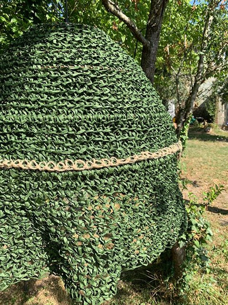 Aménagements pour bureau - Luminaire PIERRINE en raphia vert forêt Hauteur 75 cm Diamètre 70 cm livré avec monture électrique - ADELE VAHN