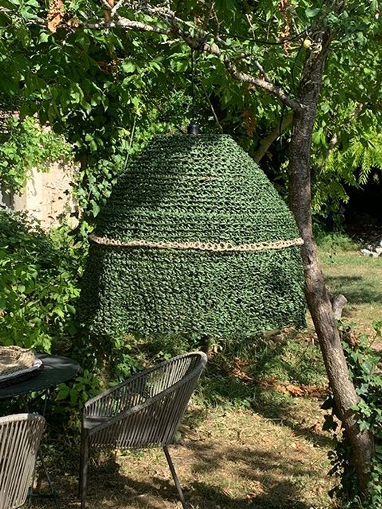 Aménagements pour bureau - Luminaire PIERRINE en raphia vert forêt Hauteur 75 cm Diamètre 70 cm livré avec monture électrique - ADELE VAHN