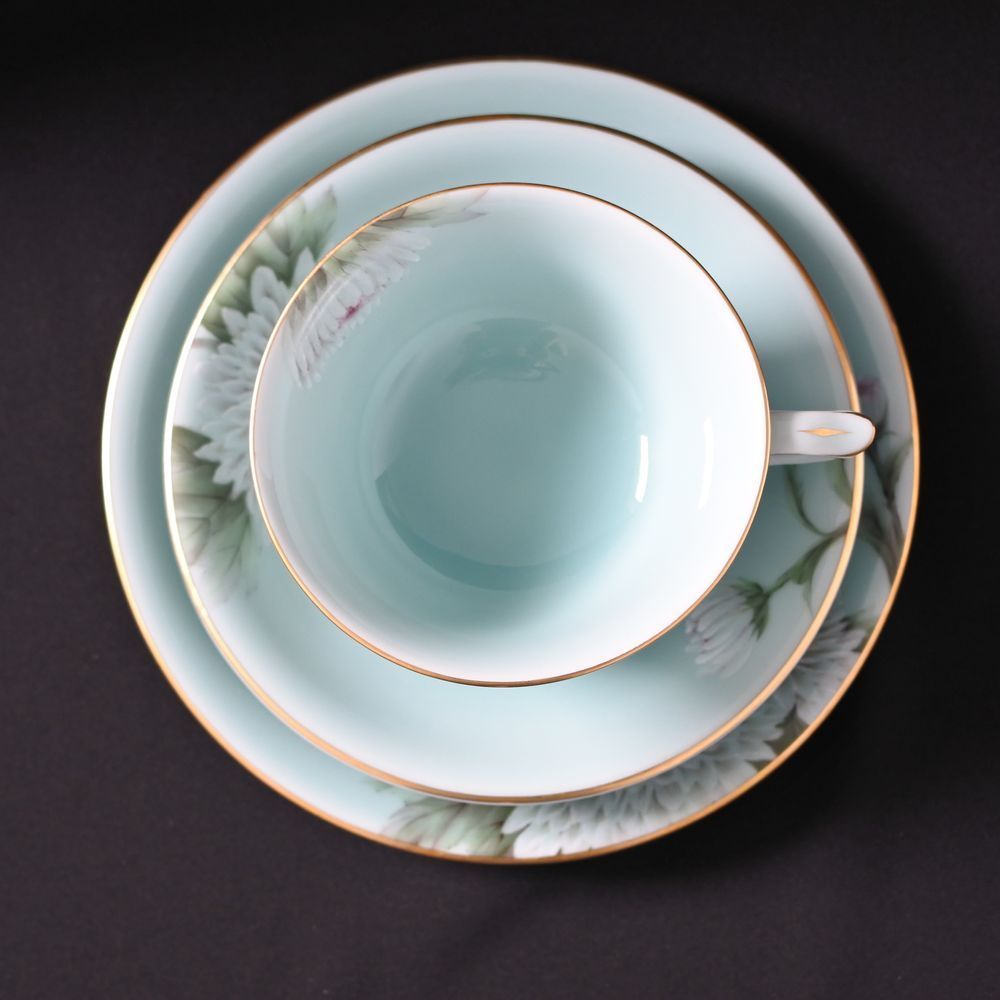 Tea and coffee accessories - Celadon Chrysanthemum, Cup & Saucer - YUKO KIKUCHI