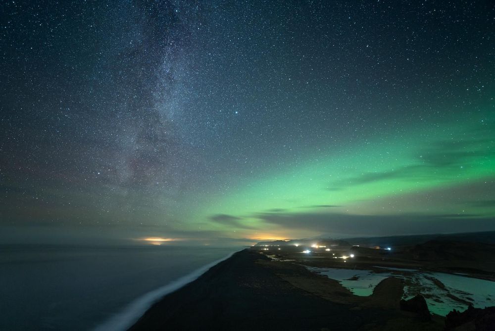 Photos d'art - Aurores boréales en Islande. Cadre en bois noir avec verre antireflet - ANNA DOBROVOLSKAYA-MINTS