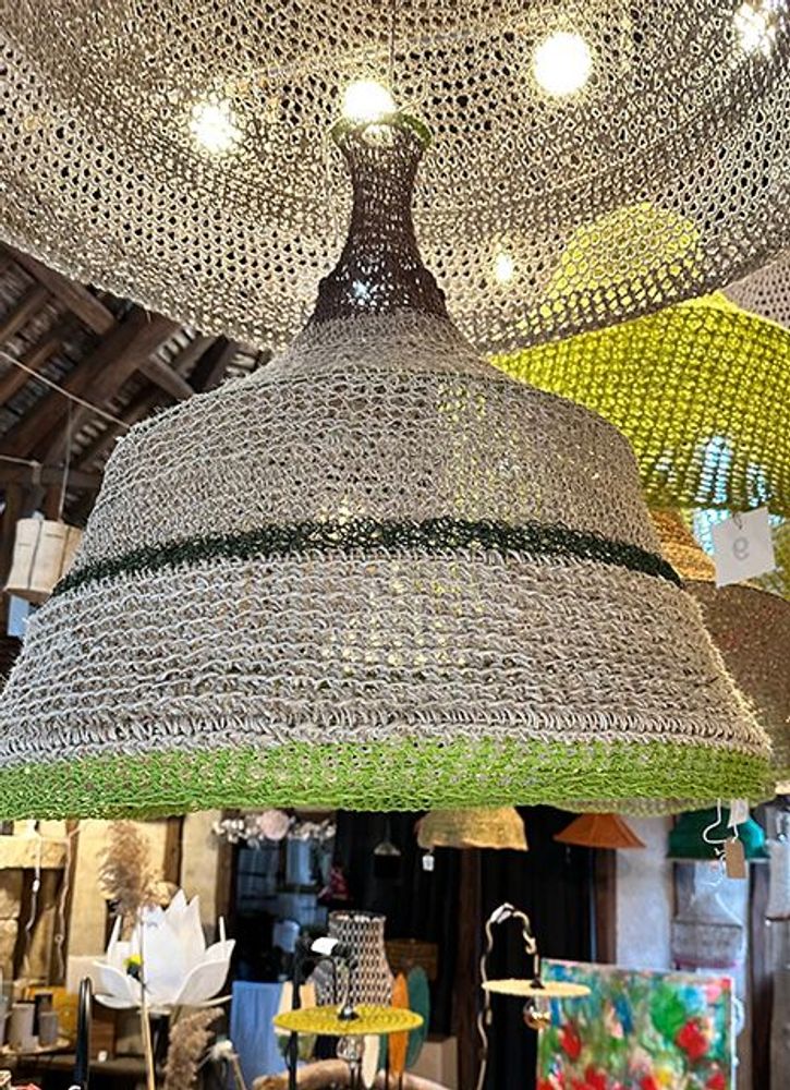Aménagements pour bureau - Luminaire GARTEMPE en cordes de lin  naturel et coton vert olive  livré avec une monture électrique - ADELE VAHN