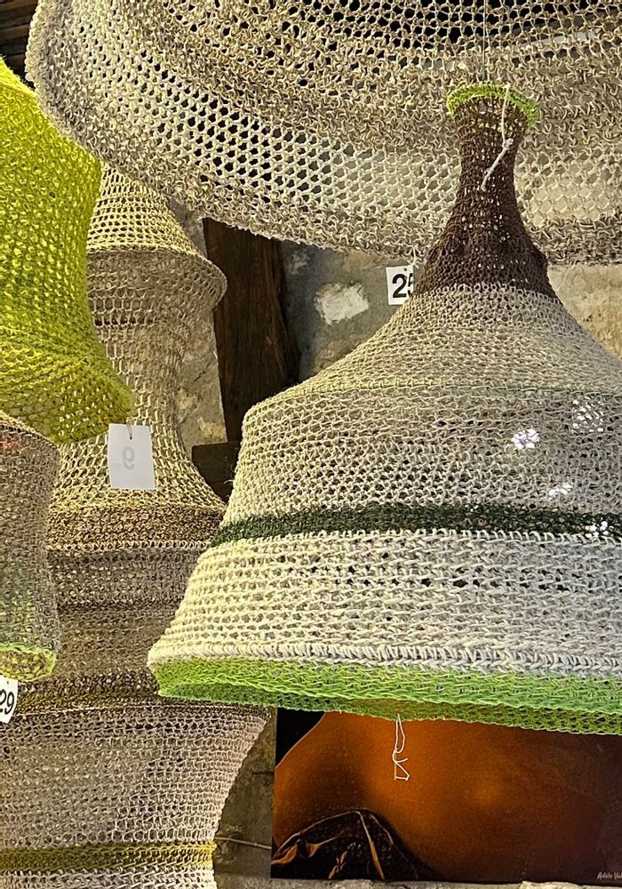 Aménagements pour bureau - Luminaire GARTEMPE en cordes de lin  naturel et coton vert olive  livré avec une monture électrique - ADELE VAHN