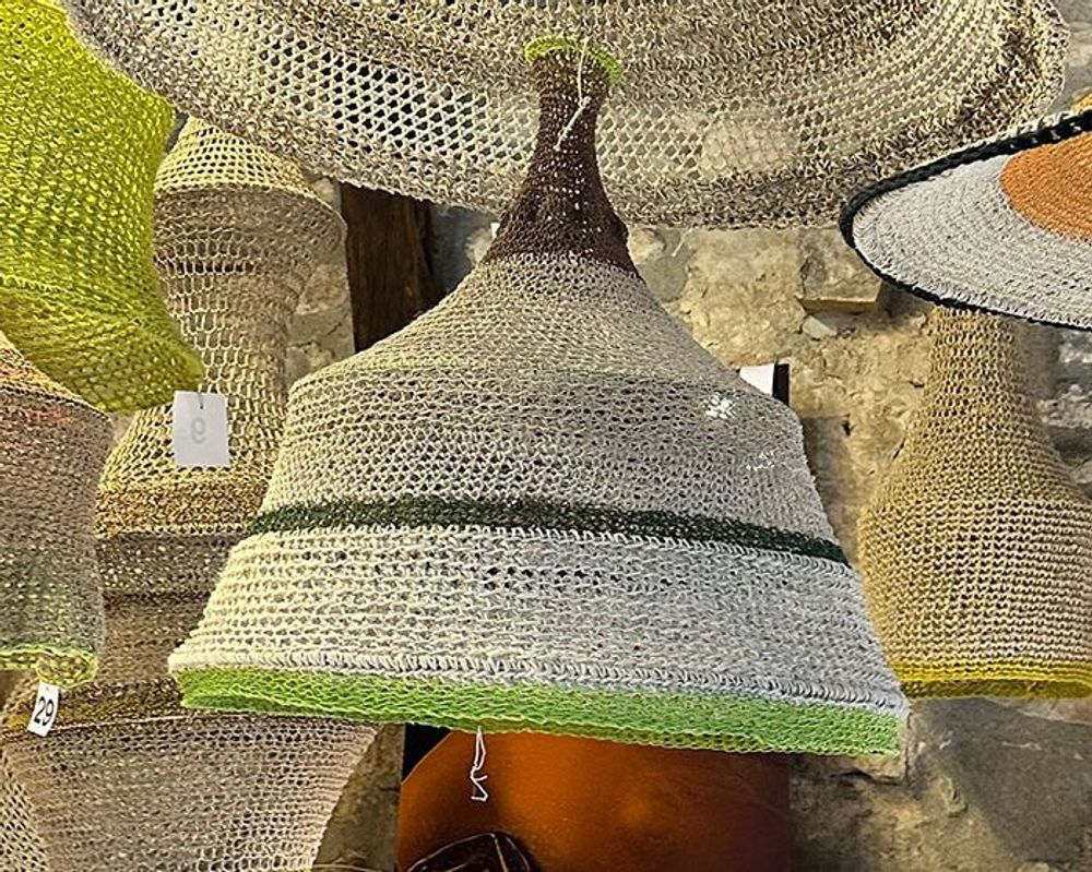 Aménagements pour bureau - Luminaire GARTEMPE en cordes de lin  naturel et coton vert olive  livré avec une monture électrique - ADELE VAHN