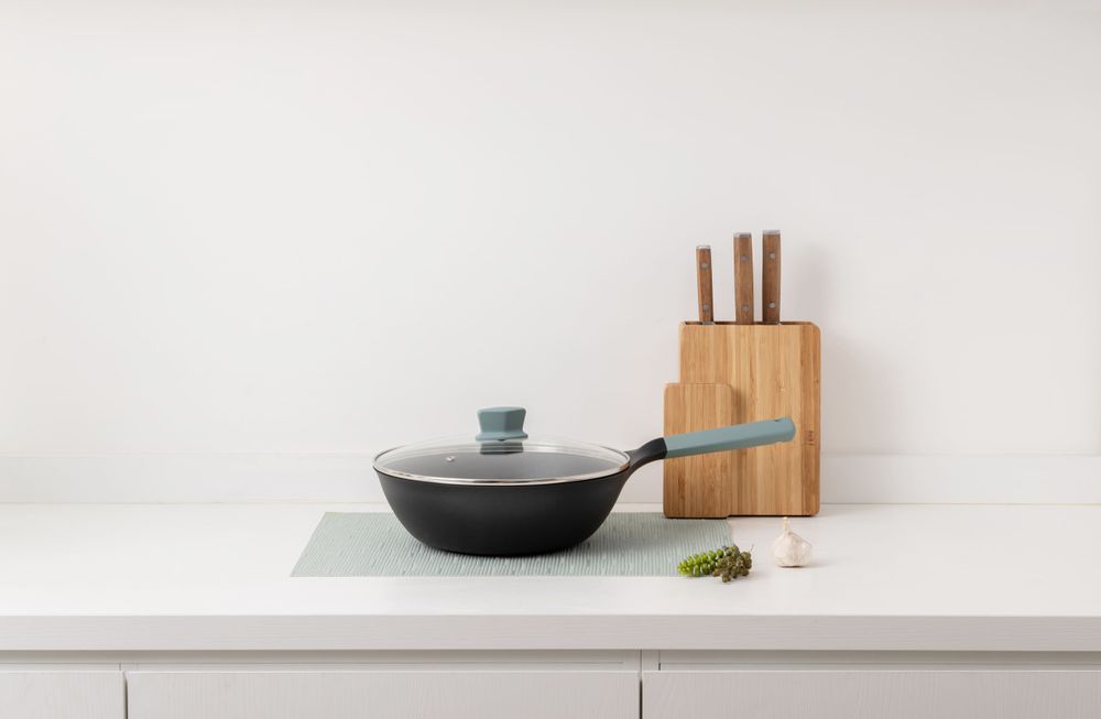 Meubles de cuisines - Wok antiadhésif Companion (28 cm, PEEK) gris-vert - JIA
