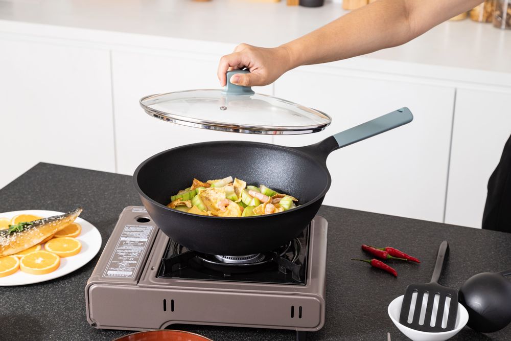 Meubles de cuisines - Wok antiadhésif Companion (28 cm, PEEK) gris-vert - JIA