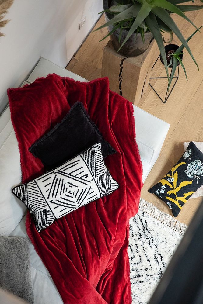 Linge de lit - Jeté uni Fara Rubis 260 x 260 - MAISON VIVARAISE – SDE VIVARAISE WINKLER