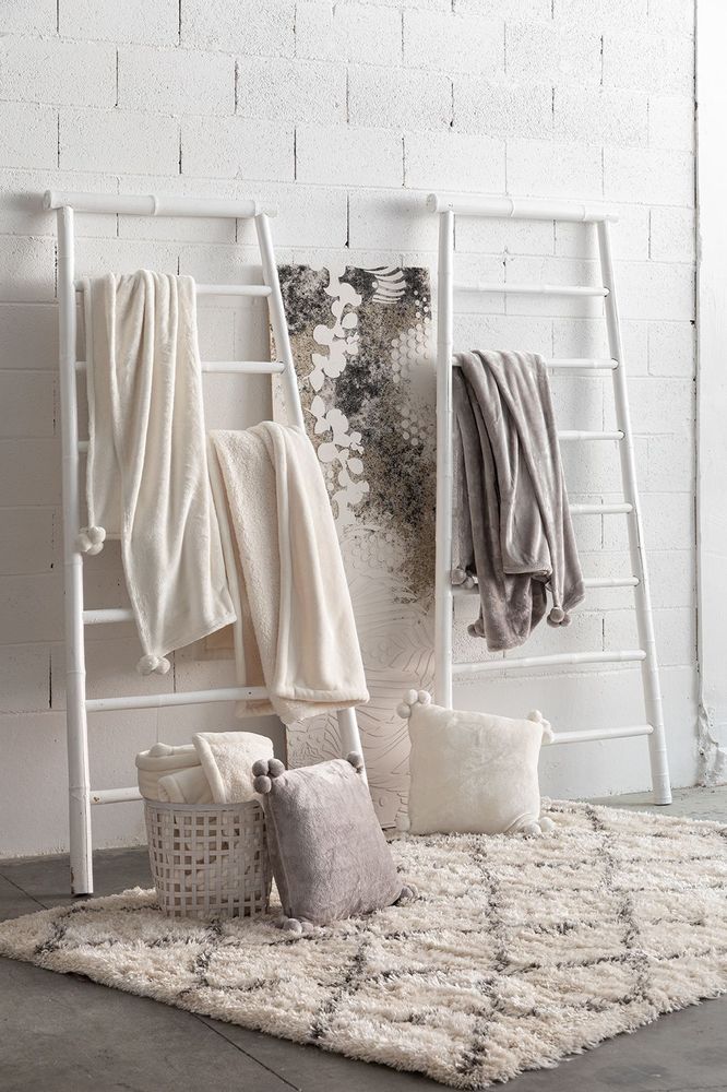 Plaids - Plaid Tender pompons Perle 130 x 170 - MAISON VIVARAISE - SDE VIVARAISE WINKLER