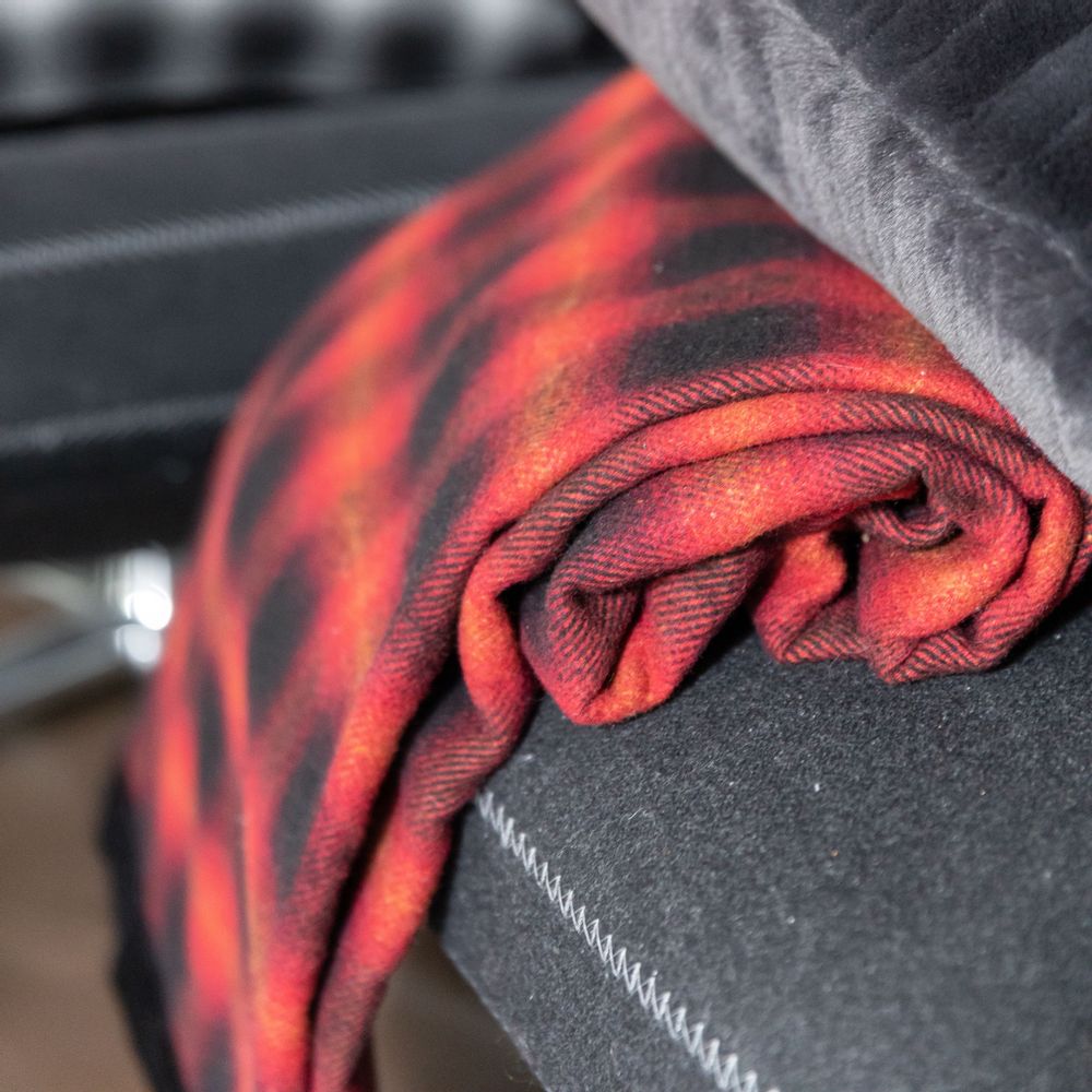 Throw blankets - Throw Lina Rubis 140 X 180 - MAISON VIVARAISE - SDE VIVARAISE WINKLER