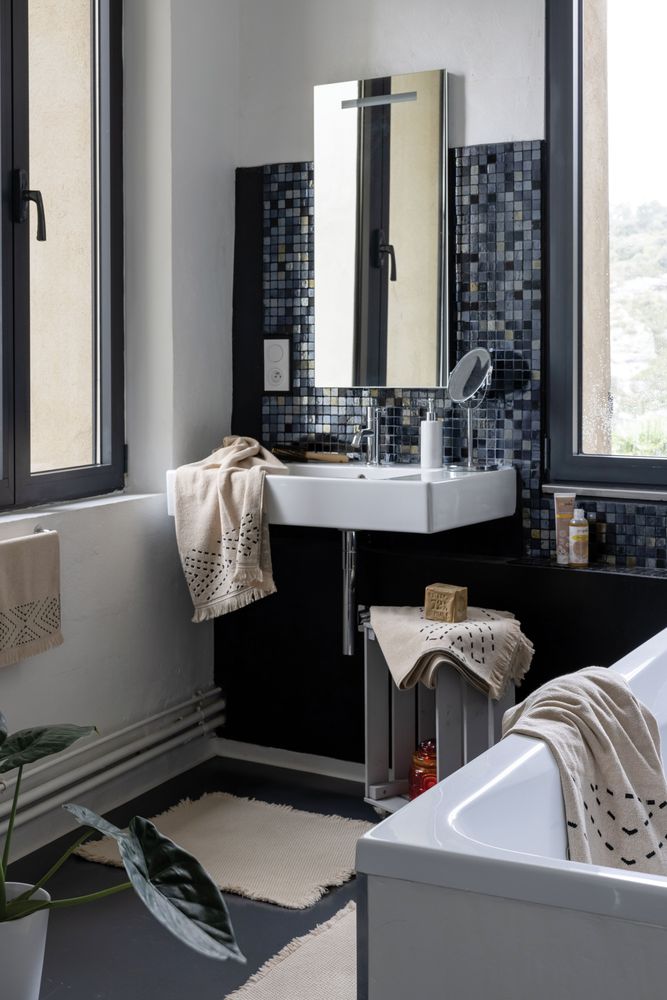 Bath towels - Hand Towel Julia Lin 50 X 100 - MAISON VIVARAISE - SDE VIVARAISE WINKLER